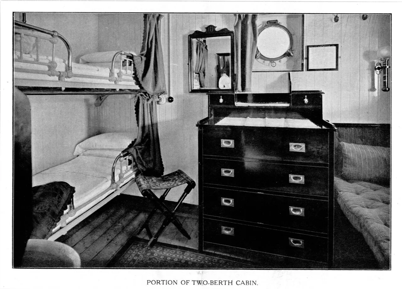 Une cabine de première classe à bord du Waratah. Cette cabine était occupée par Claude G. Sawyer. Une cabine de première classe à bord du Waratah. Cette cabine était occupée par Claude G. Sawyer.