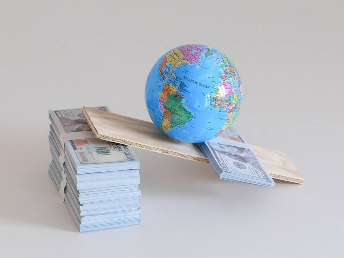 delfino fidel le sculpteur qui transforme les objets du quotidien en satire pop 1 delfino fidel le sculpteur qui transforme les objets du quotidien en satire pop 1