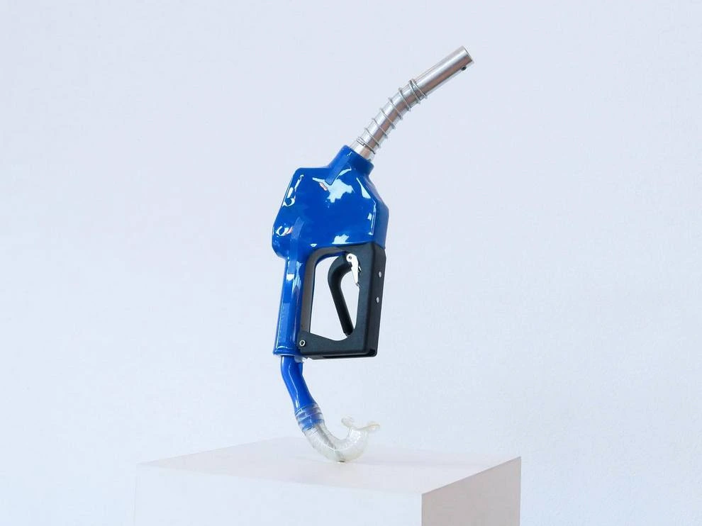 delfino fidel le sculpteur qui transforme les objets du quotidien en satire pop 10 delfino fidel le sculpteur qui transforme les objets du quotidien en satire pop 10