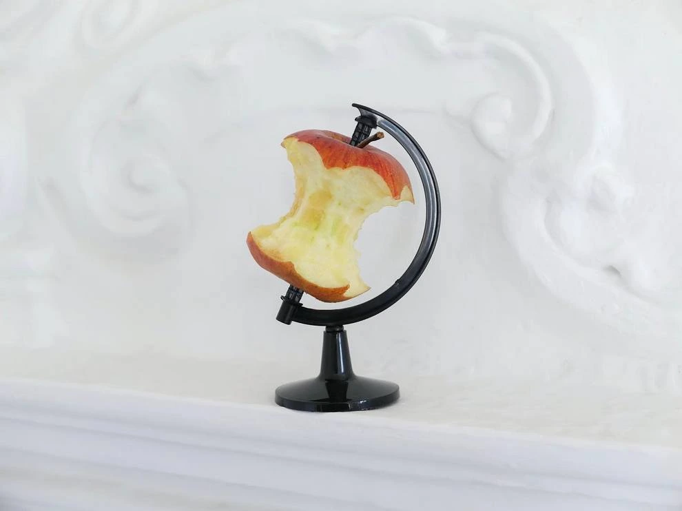 delfino fidel le sculpteur qui transforme les objets du quotidien en satire pop 3 delfino fidel le sculpteur qui transforme les objets du quotidien en satire pop 3