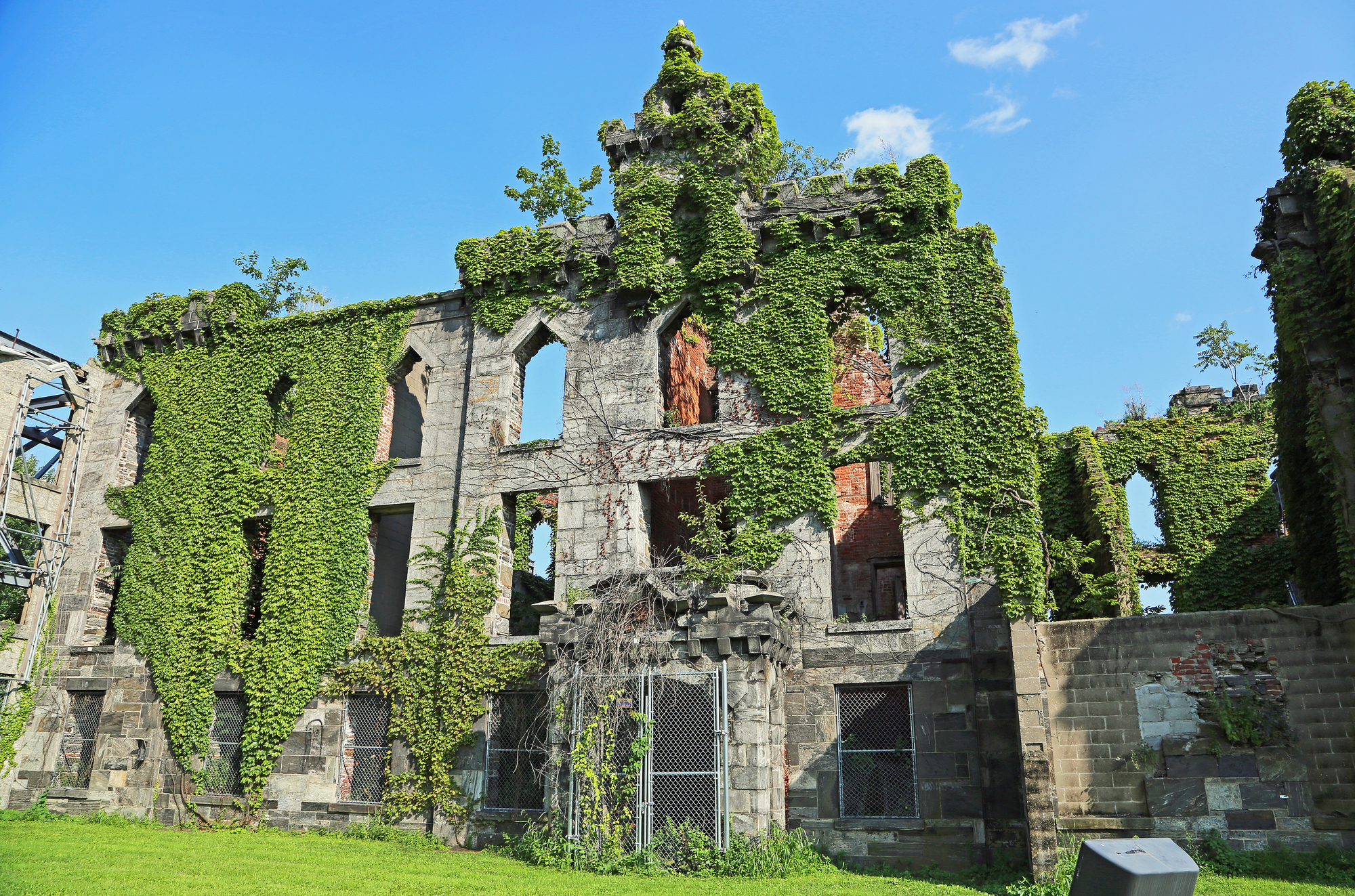 le smallpox hospital de roosevelt island la ruine gothique oubliee de new york 2 le smallpox hospital de roosevelt island la ruine gothique oubliee de new york 2