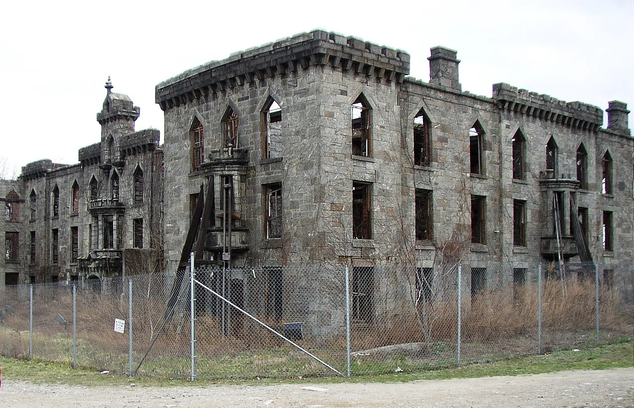 le smallpox hospital de roosevelt island la ruine gothique oubliee de new york 3 le smallpox hospital de roosevelt island la ruine gothique oubliee de new york 3