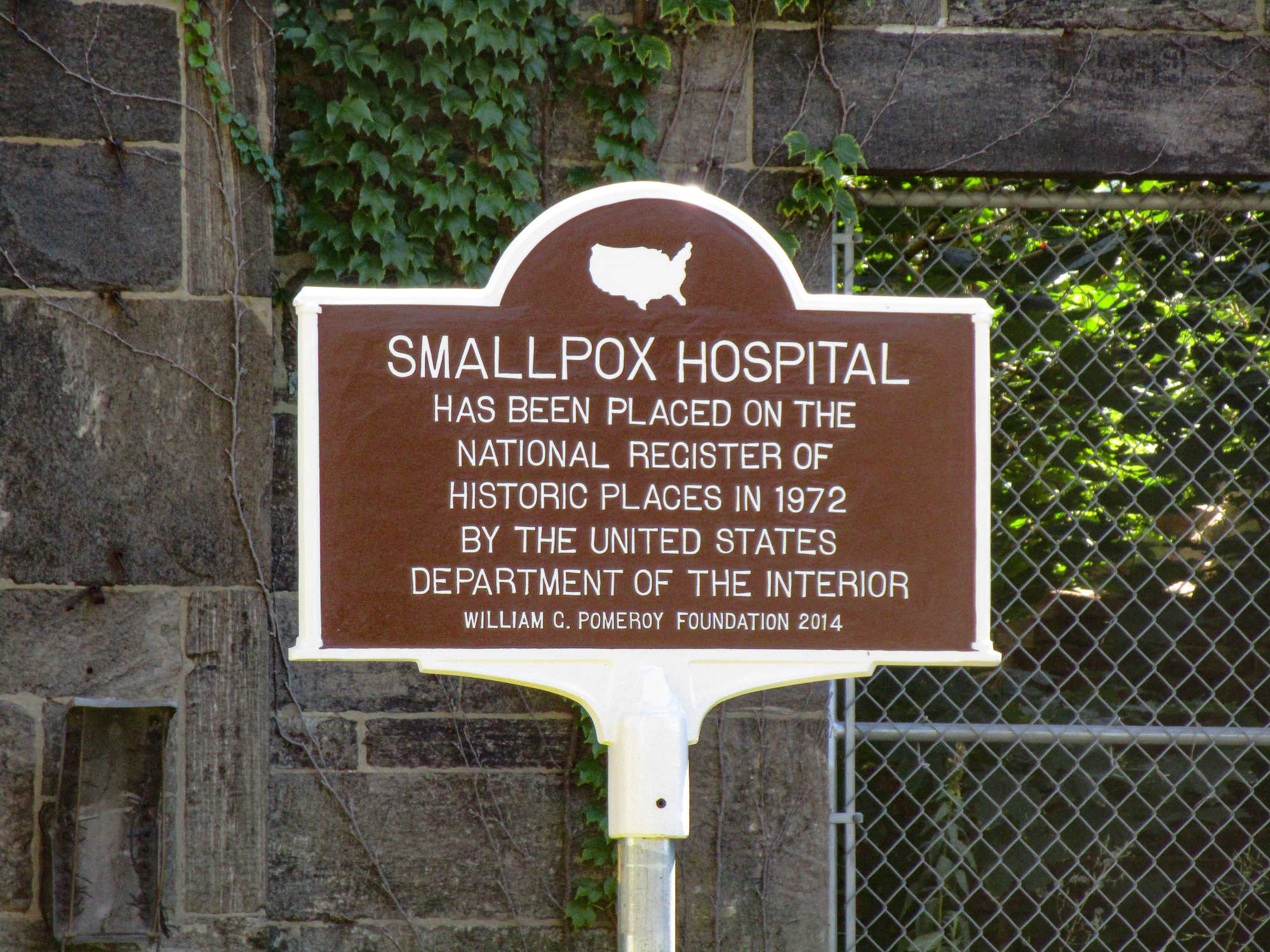 le smallpox hospital de roosevelt island la ruine gothique oubliee de new york 6 le smallpox hospital de roosevelt island la ruine gothique oubliee de new york 6