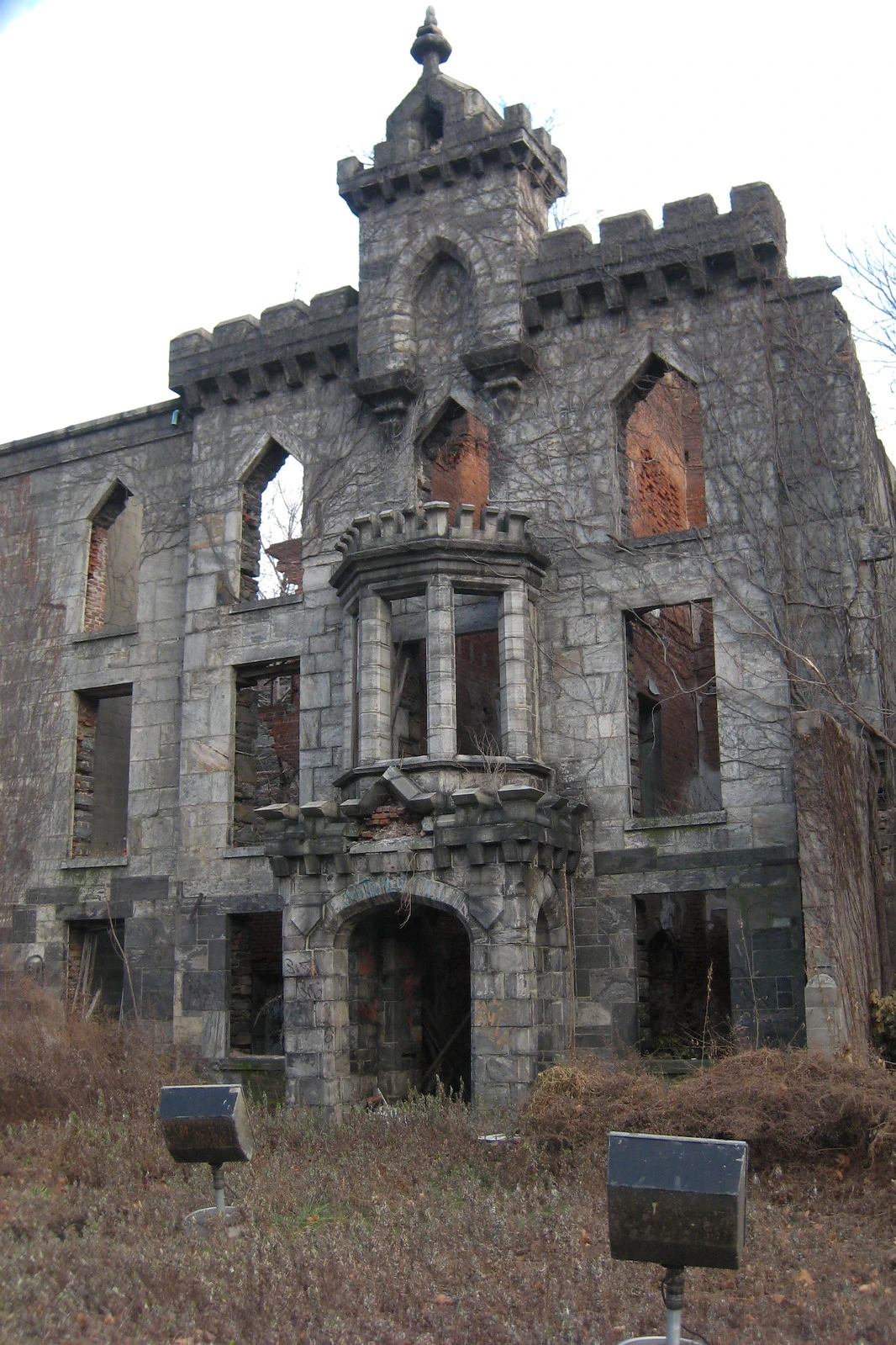 le smallpox hospital de roosevelt island la ruine gothique oubliee de new york 7 le smallpox hospital de roosevelt island la ruine gothique oubliee de new york 7