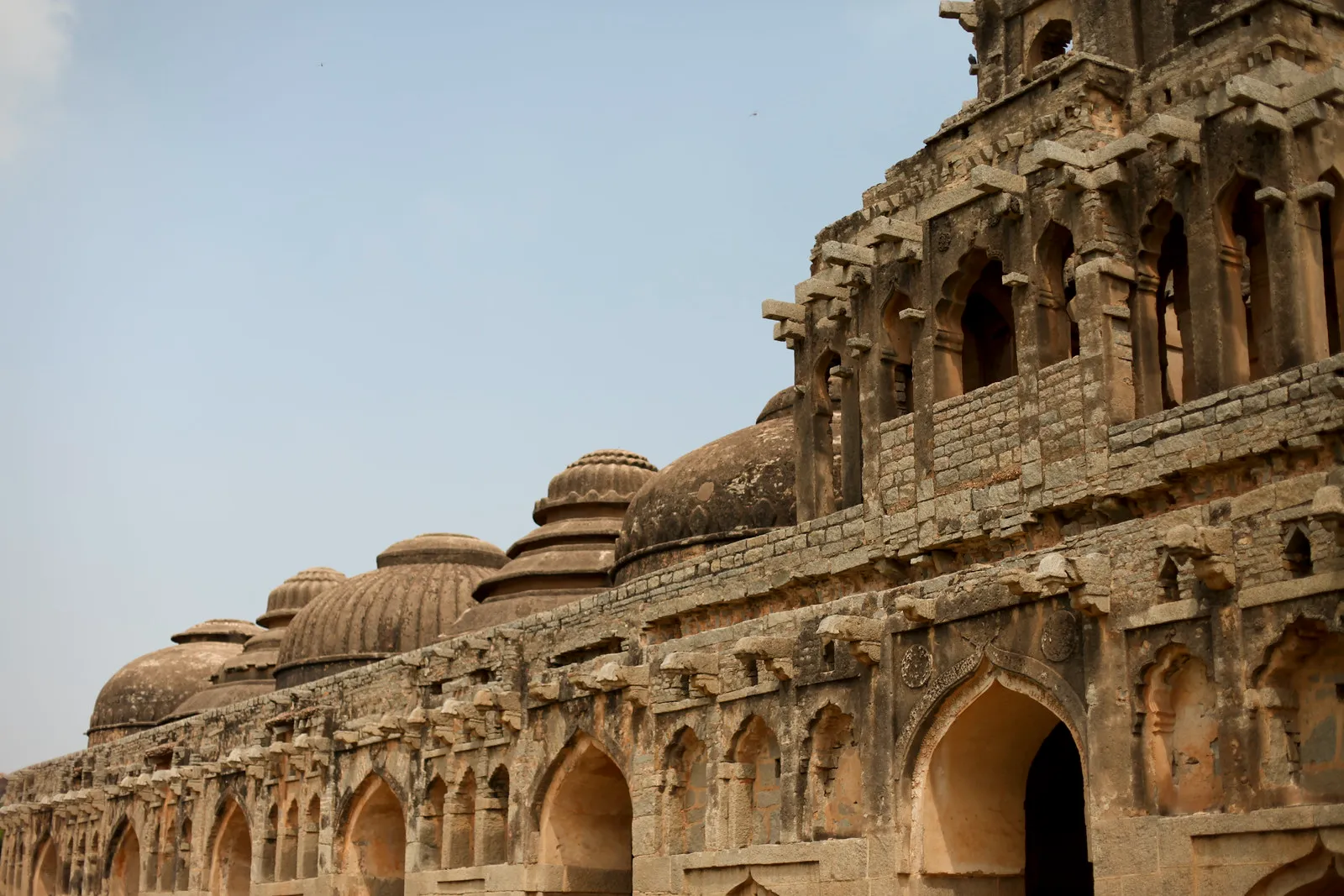 les ecuries d elephants de hampi un monument imperial aussi massif quelegant 4 les ecuries d elephants de hampi un monument imperial aussi massif quelegant 4