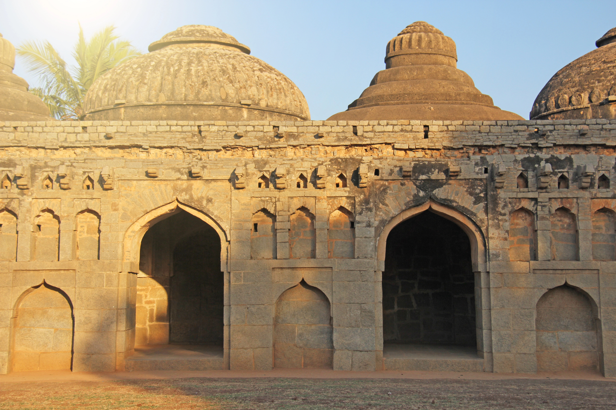 les ecuries d elephants de hampi un monument imperial aussi massif quelegant 7 les ecuries d elephants de hampi un monument imperial aussi massif quelegant 7