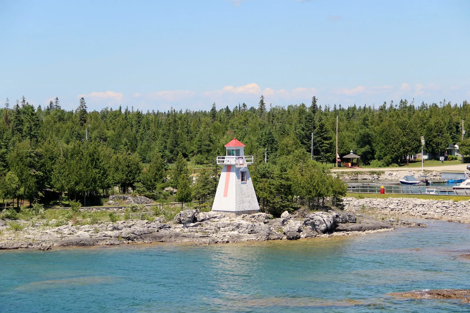 ile dans un lac dans une ile manitoulin le vertige geographique canadien phare ile dans un lac dans une ile manitoulin le vertige geographique canadien phare