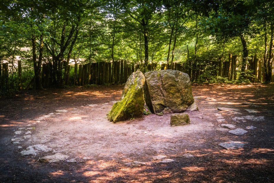 le tombeau de merlin en bretagne dans la foret de broceliande entre legende arthurienne et foret mysterieuse 1