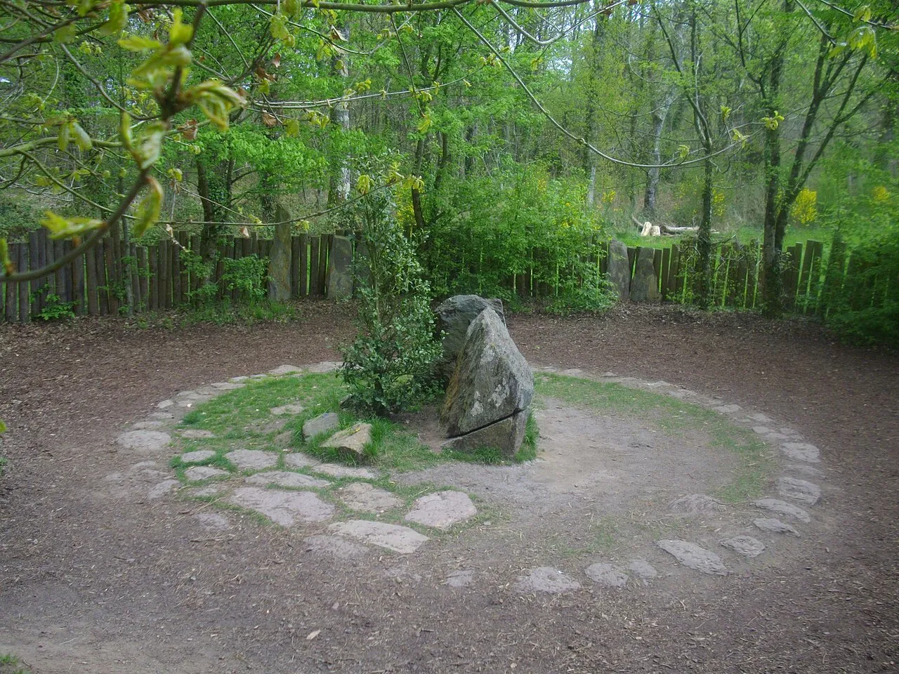 le tombeau de merlin en bretagne dans la foret de broceliande entre legende arthurienne et foret mysterieuse 3 le tombeau de merlin en bretagne dans la foret de broceliande entre legende arthurienne et foret mysterieuse 3