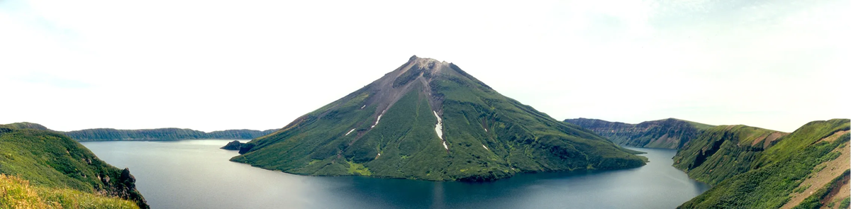 le volcan krenitsyn etonnant volcan dans un volcan de l ile donekotan russie 4 le volcan krenitsyn etonnant volcan dans un volcan de l ile donekotan russie 4