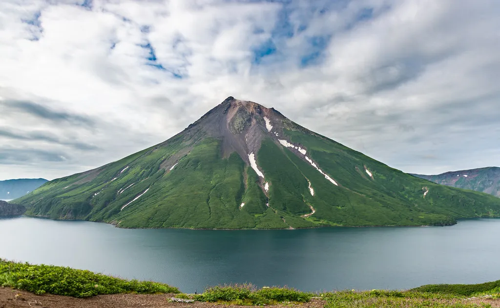 le volcan krenitsyn etonnant volcan dans un volcan de l ile donekotan russie 6 le volcan krenitsyn etonnant volcan dans un volcan de l ile donekotan russie 6