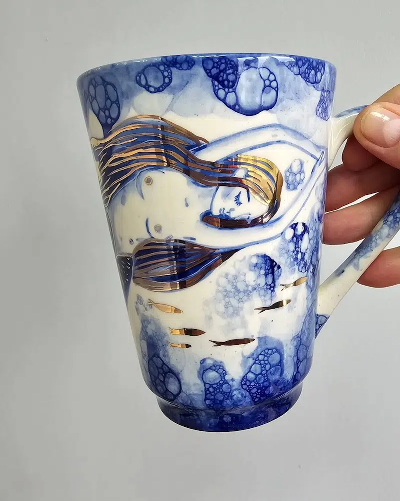 les ceramiques sirenes de iuliia osoka entre porcelaine ecume bleue et rehauts d or 11 les ceramiques sirenes de iuliia osoka entre porcelaine ecume bleue et rehauts d or 11