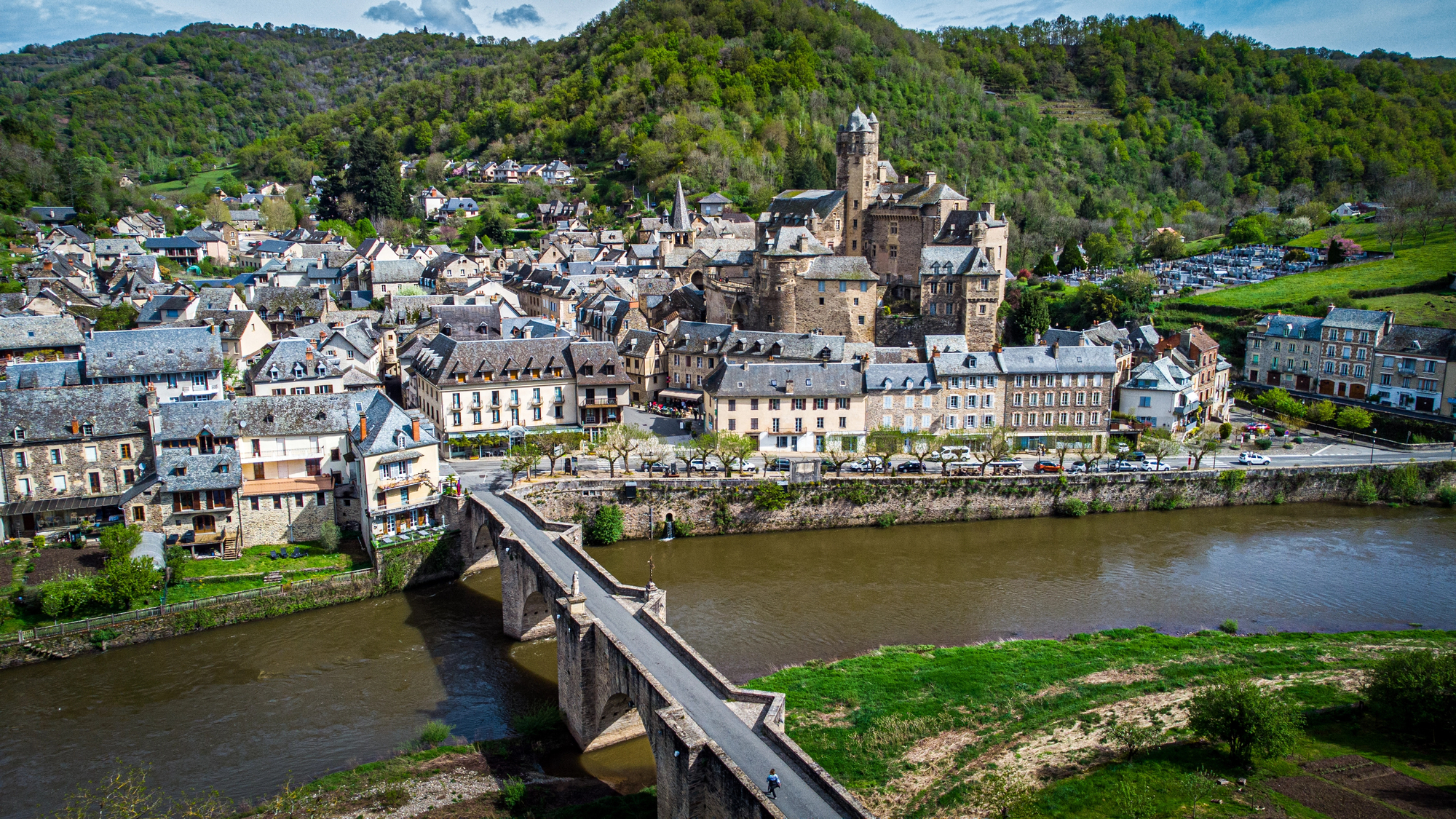 estaing le village medieval de laveyron domine par un chateau au bord du lot 5 estaing le village medieval de laveyron domine par un chateau au bord du lot 5