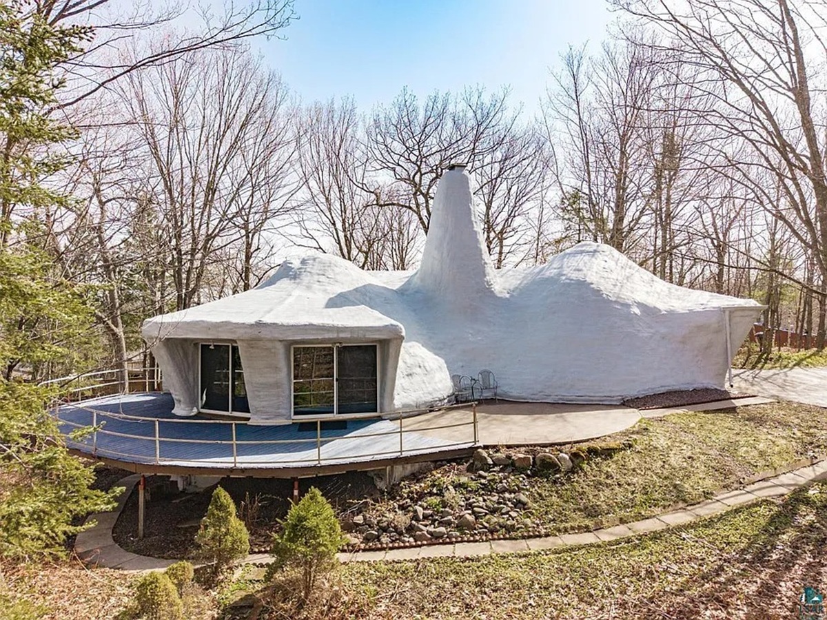 La Mushroom House de Duluth, une maison-champignon tout droit sortie des Pierrafeu la mushroom house de duluth une maison champignon tout droit sortie des pierrafeu 1 La Mushroom House de Duluth, une maison-champignon tout droit sortie des Pierrafeu