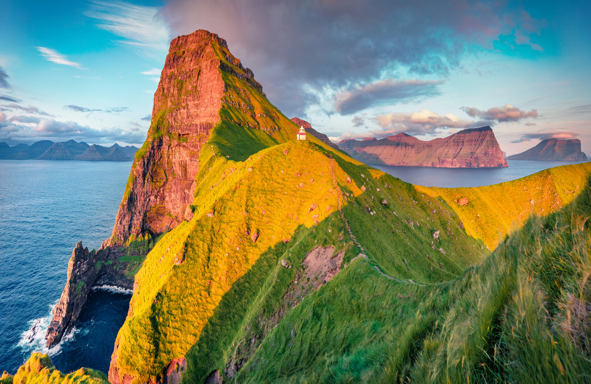 la tombe de james bond sur une falaise des iles feroe kalsoy 4 la tombe de james bond sur une falaise des iles feroe kalsoy 4