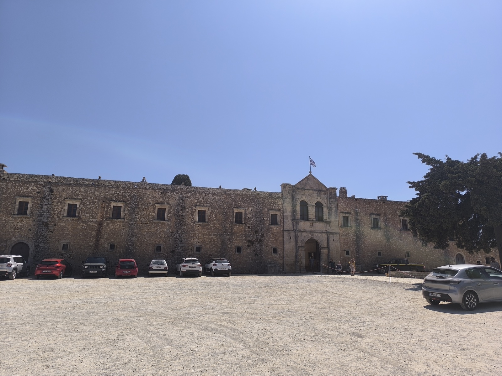 le monastere d arkadi le sanctuaire cretois ou la liberte sest ecrite dans la poudre 2 Entrée du monastère d'Arkadi