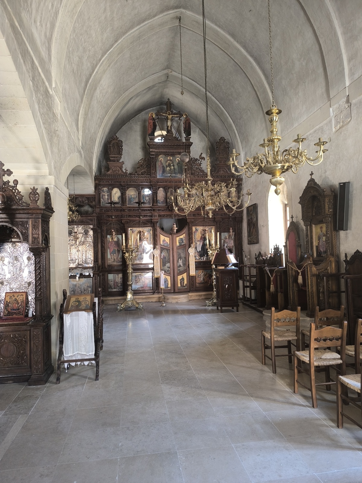 le monastere d arkadi le sanctuaire cretois ou la liberte sest ecrite dans la poudre 4 Intérieur de l'église d'Arkadi