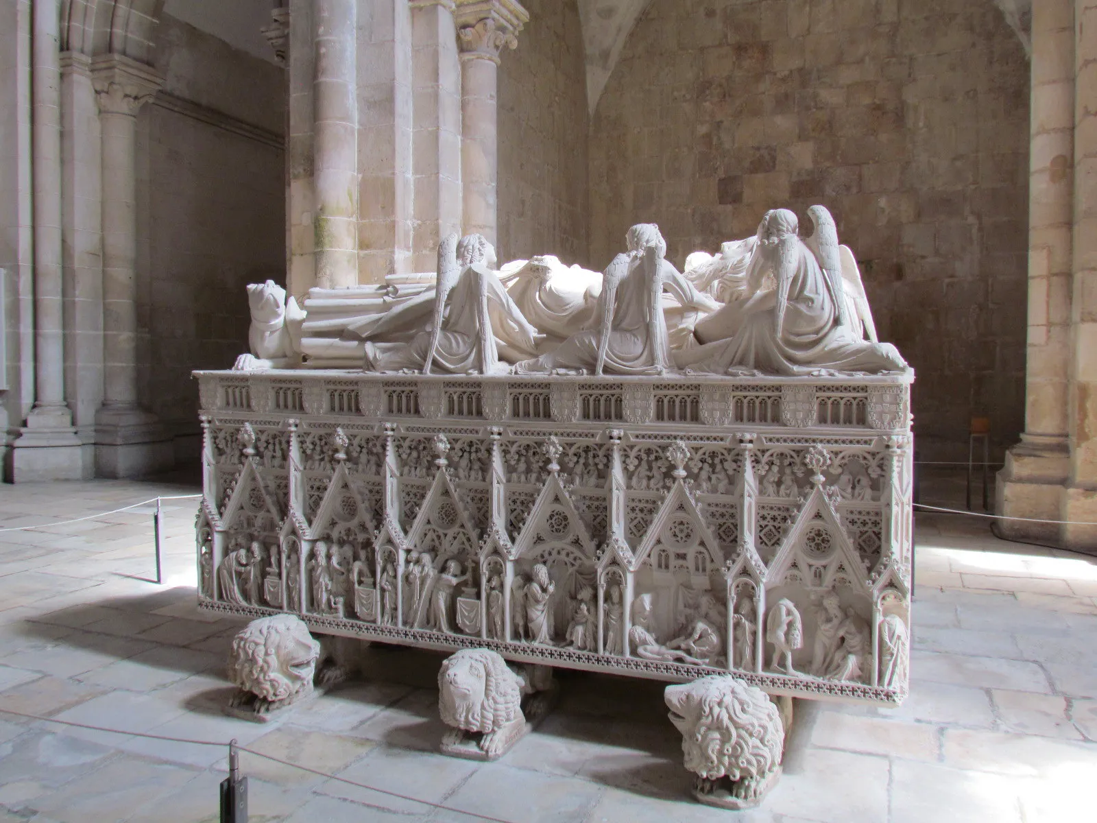 tombeau du roi pedro i monastere d alcobaca au portugal 6. tombeau du roi pedro i monastere d alcobaca au portugal 6.