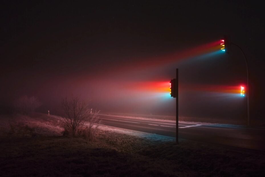 la beaute des feux de circulation dans le brouillard par lucas zimmermann 1