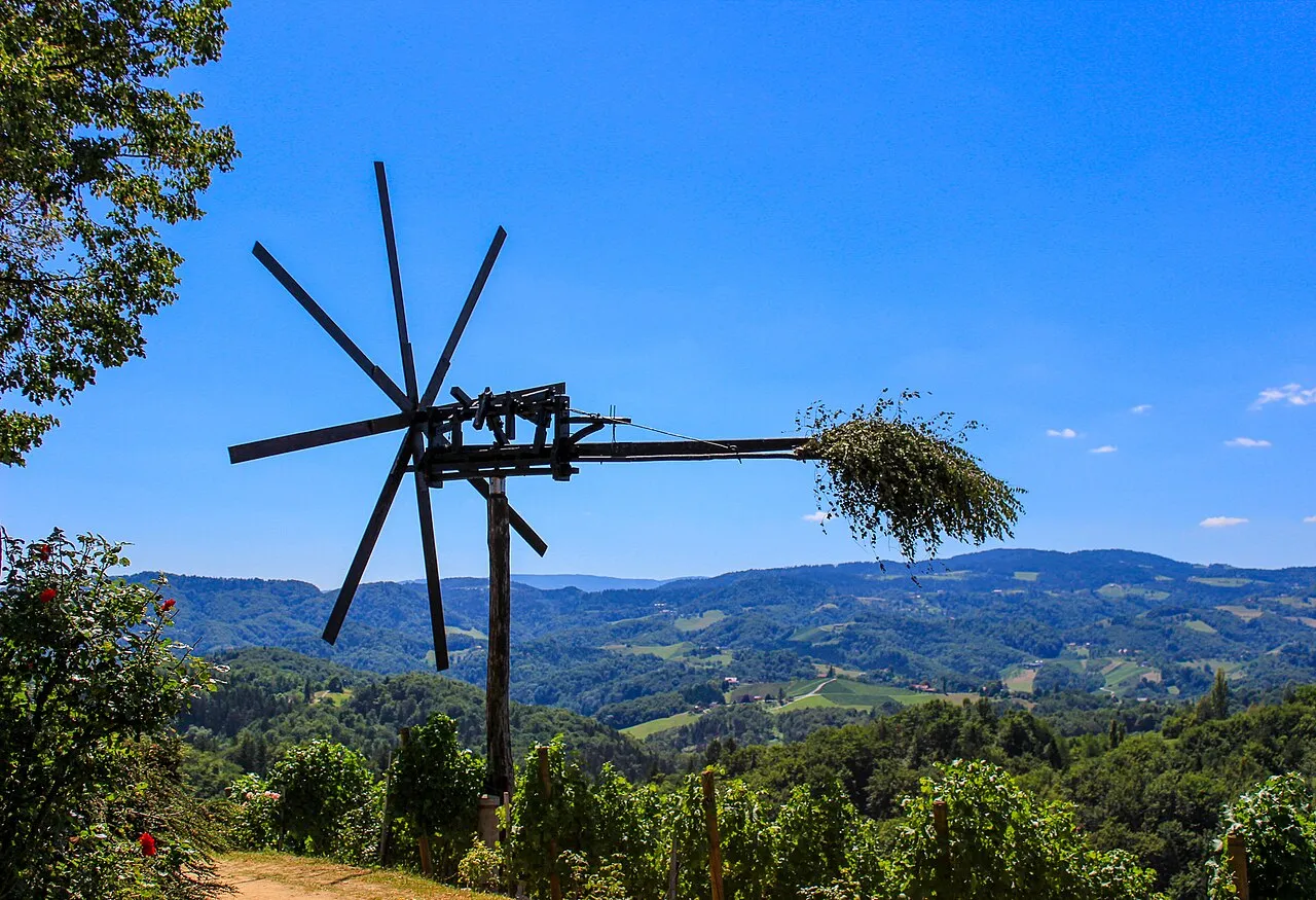 le klopotec le moulin epouvantail qui claque dans les vignobles slovenes 5 le klopotec le moulin epouvantail qui claque dans les vignobles slovenes 5