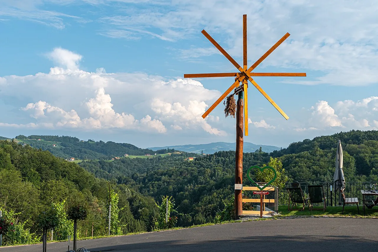 le klopotec le moulin epouvantail qui claque dans les vignobles slovenes 7 le klopotec le moulin epouvantail qui claque dans les vignobles slovenes 7