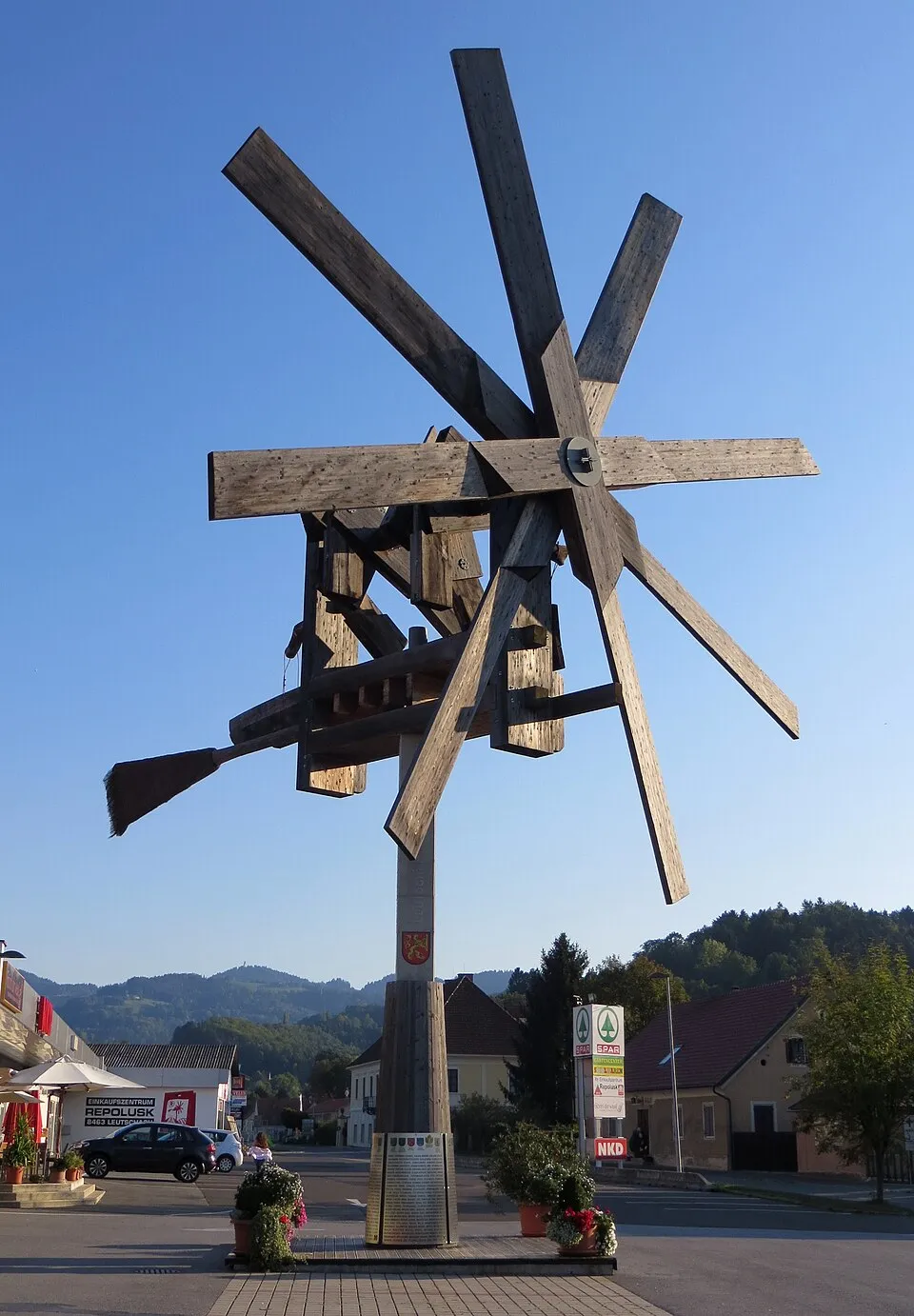 le klopotec le moulin epouvantail qui claque dans les vignobles slovenes 8 Klapotetz de Schloßberg