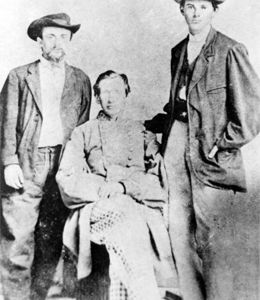 Photo de Jesse James jeune avec Frank James et Fletch Taylor vers 1864