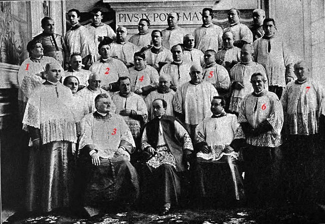 Chœur de la chapelle Sixtine en 1898 avec Alessandro Moreschi et six autres chanteurs castrats. Chœur de la chapelle Sixtine en 1898 avec Alessandro Moreschi et six autres chanteurs castrats.