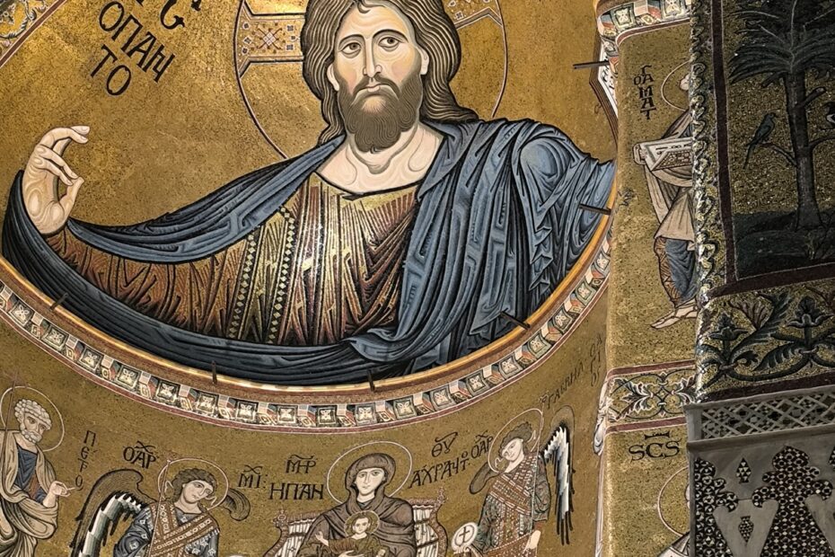 Christ Pantocrator et mosaïques dorées dans la cathédrale de Monreale en Sicile