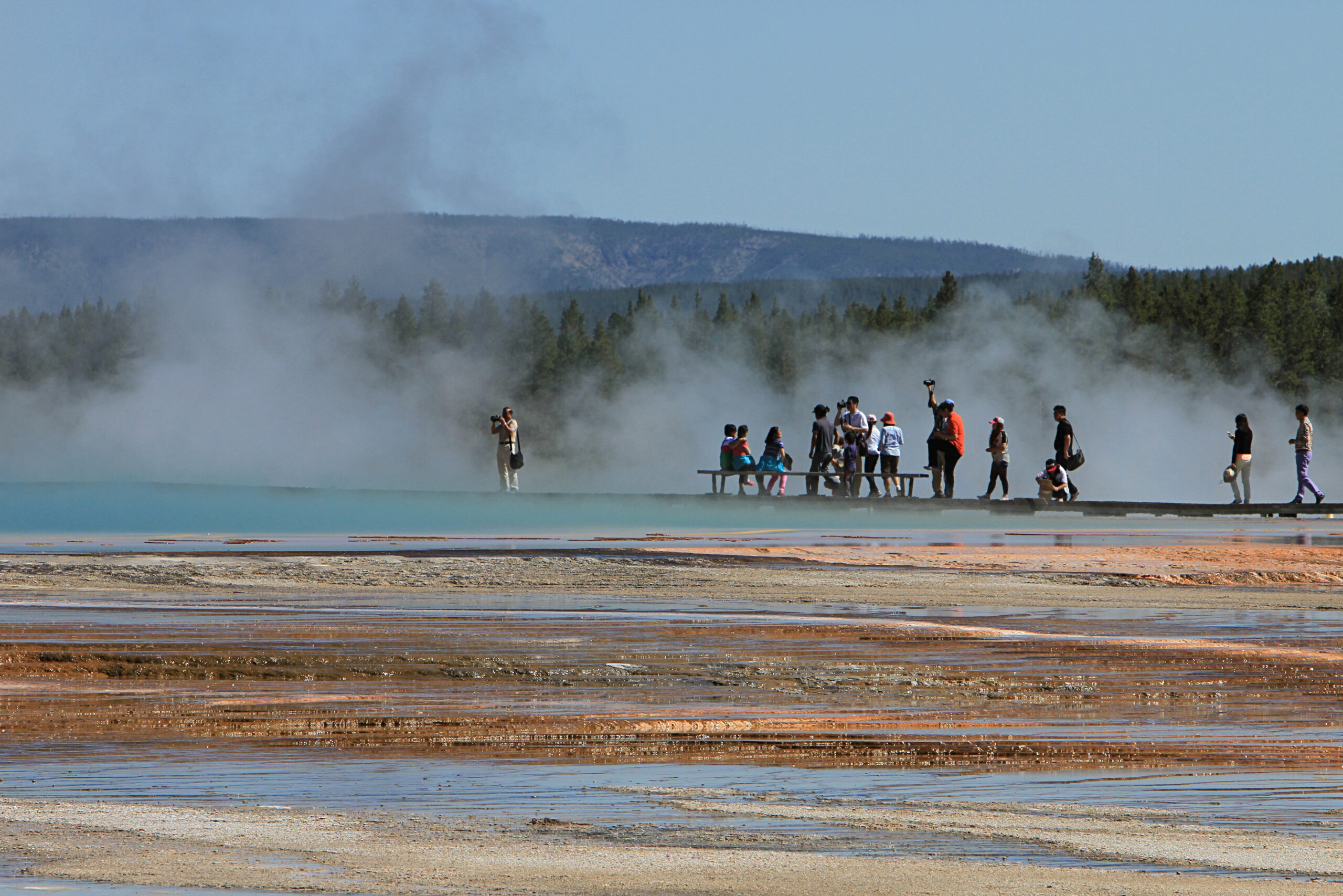 Passerelle de Grand Prismatic Spring dans Midway Geyser Basin Passerelle de Grand Prismatic Spring dans Midway Geyser Basin