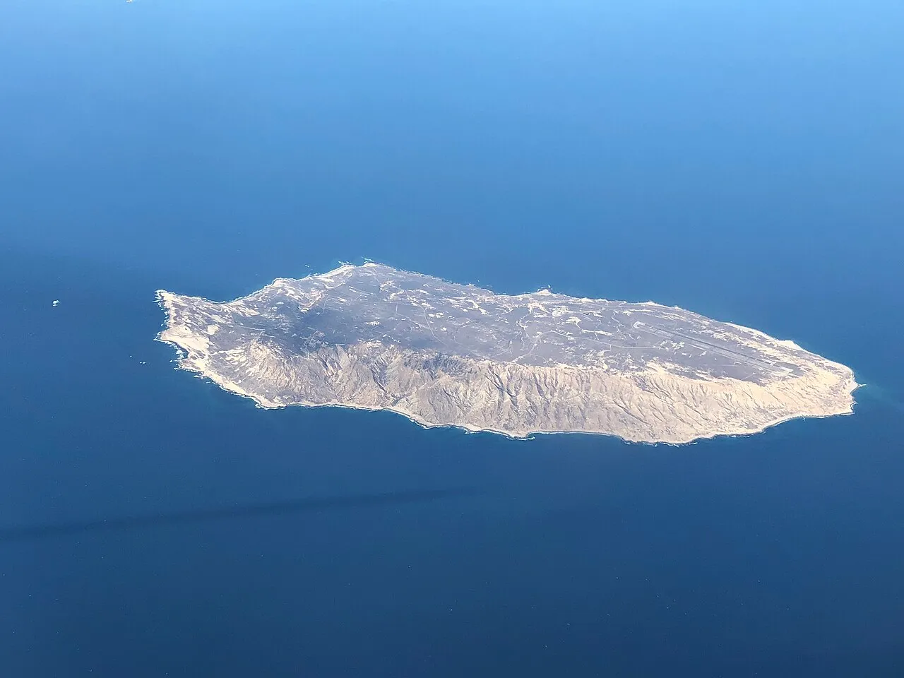 Vue aérienne de l’île San Nicolas au large de la Californie Vue aérienne de l’île San Nicolas au large de la Californie