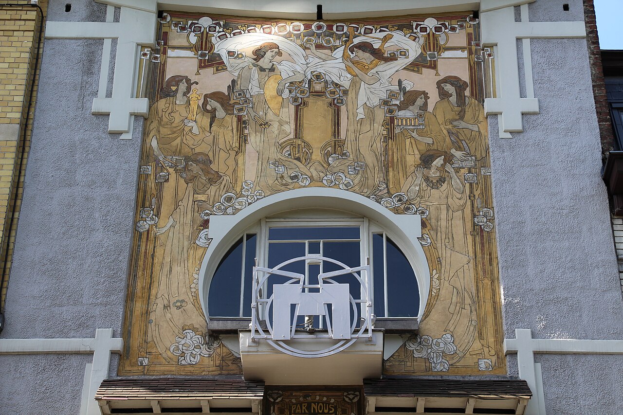 Maison Cauchie à Bruxelles avec sa façade Art nouveau ornée de grands sgraffites Maison Cauchie à Bruxelles avec sa façade Art nouveau ornée de grands sgraffites