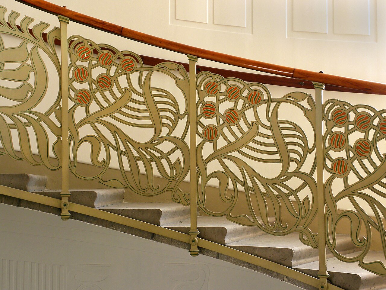 rampe métallique Art nouveau dans l’escalier intérieur de la Majolikahaus rampe métallique Art nouveau dans l’escalier intérieur de la Majolikahaus