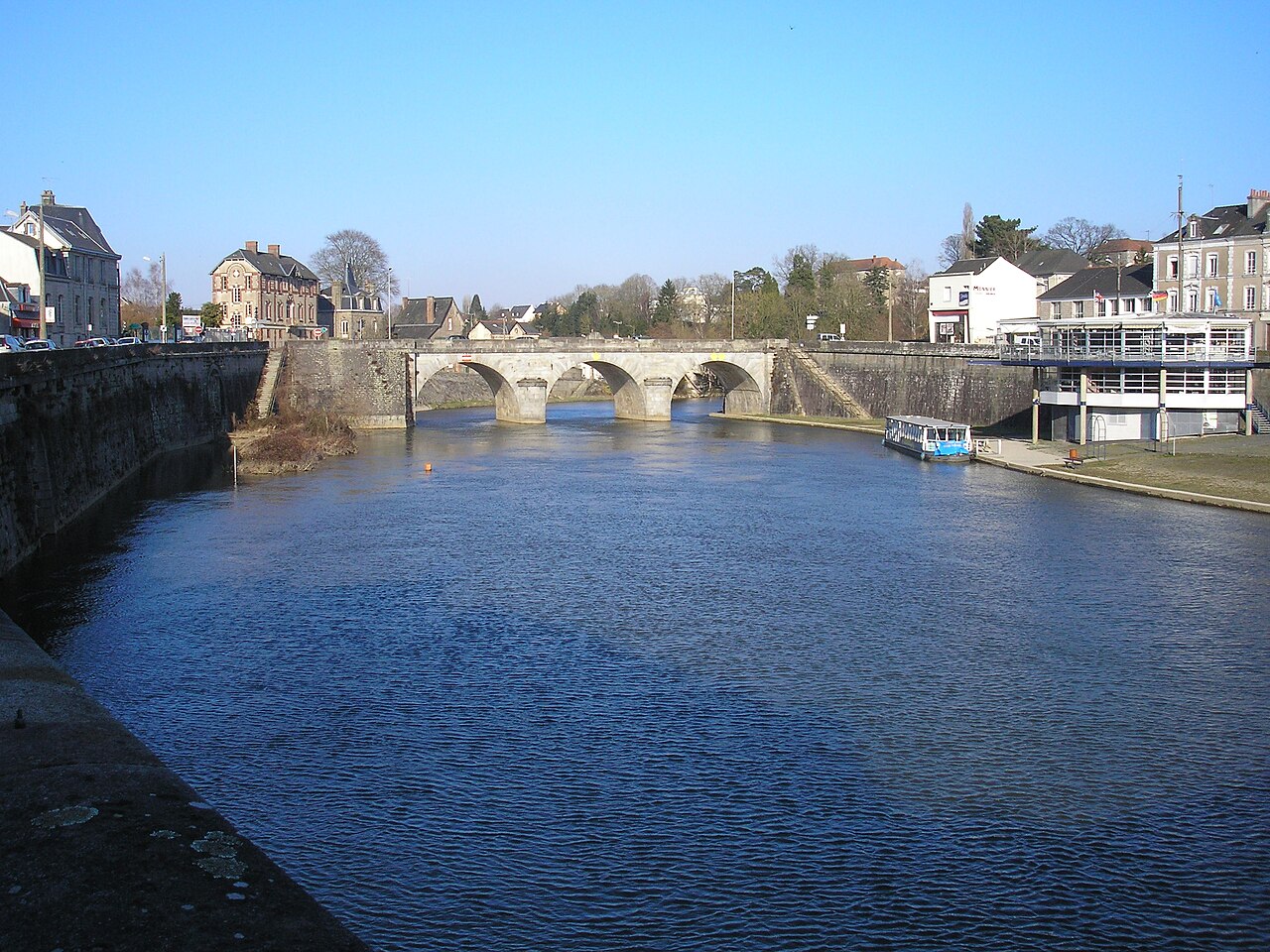La Mayenne et le pont Mac Racken La Mayenne et le pont Mac Racken