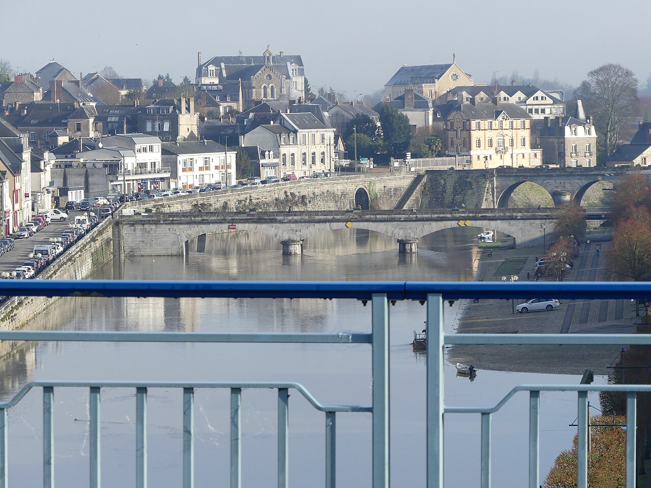 Pont Mac Racken et autres ponts sur la Mayenne vus depuis le viaduc Pont Mac Racken et autres ponts sur la Mayenne vus depuis le viaduc