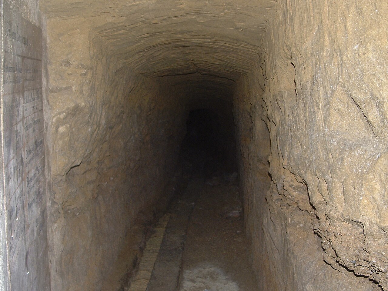 Galerie souterraine du Bottino de Fonte Gaia à Sienne Galerie souterraine du Bottino de Fonte Gaia à Sienne
