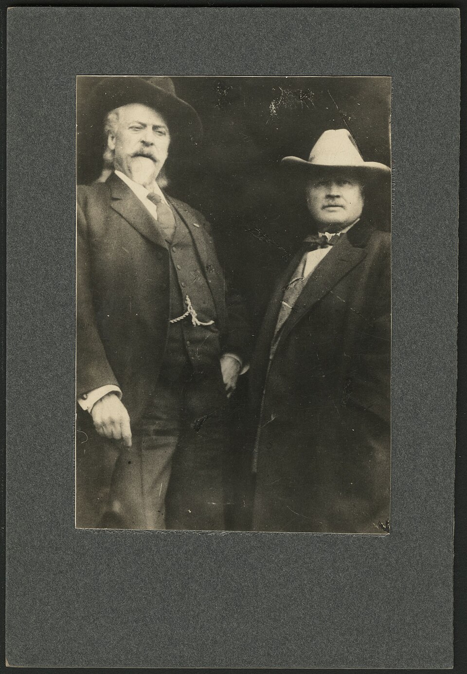 Buffalo Bill et Pawnee Bill vers 1908 Buffalo Bill et Pawnee Bill vers 1908