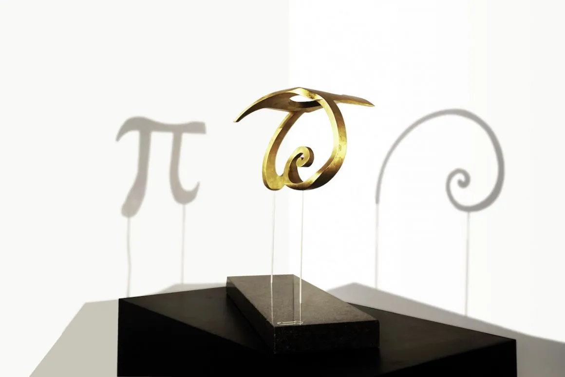 Équation Miroir, sculpture anamorphique de Morpho Équation Miroir, sculpture anamorphique de Morpho