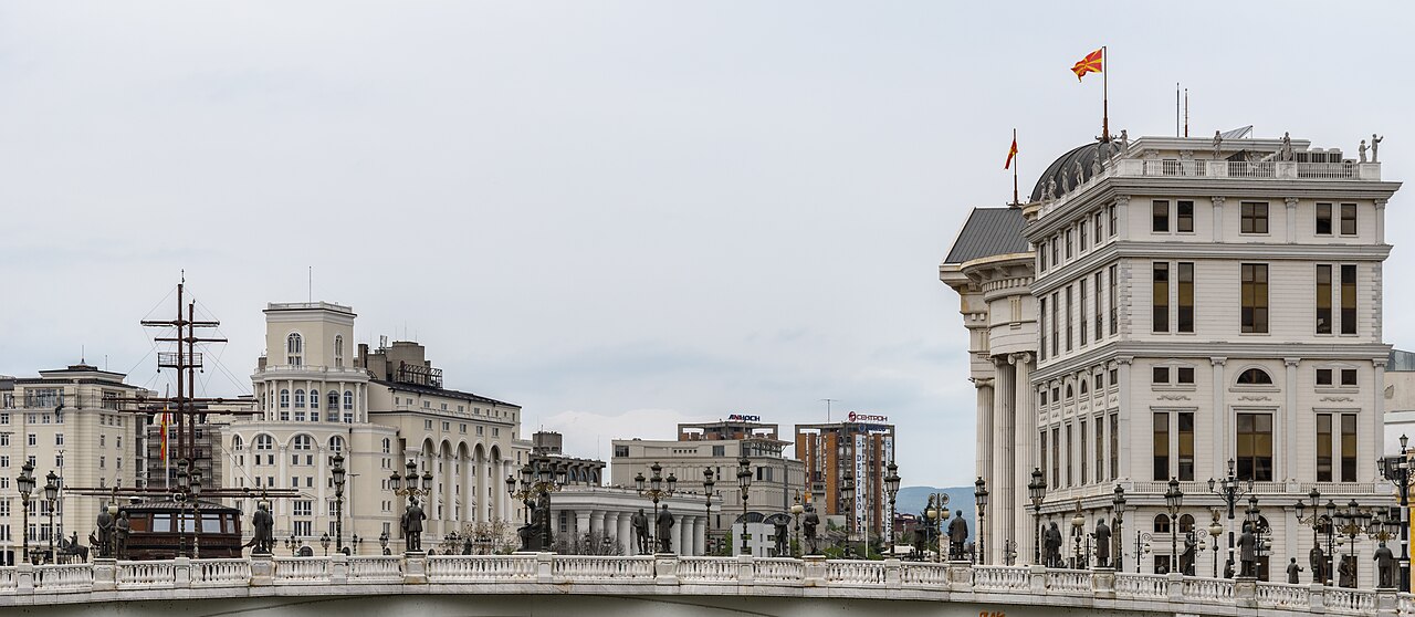 panorama vardar skopje 2026 Panorama du centre de Skopje et du Vardar en avril 2026