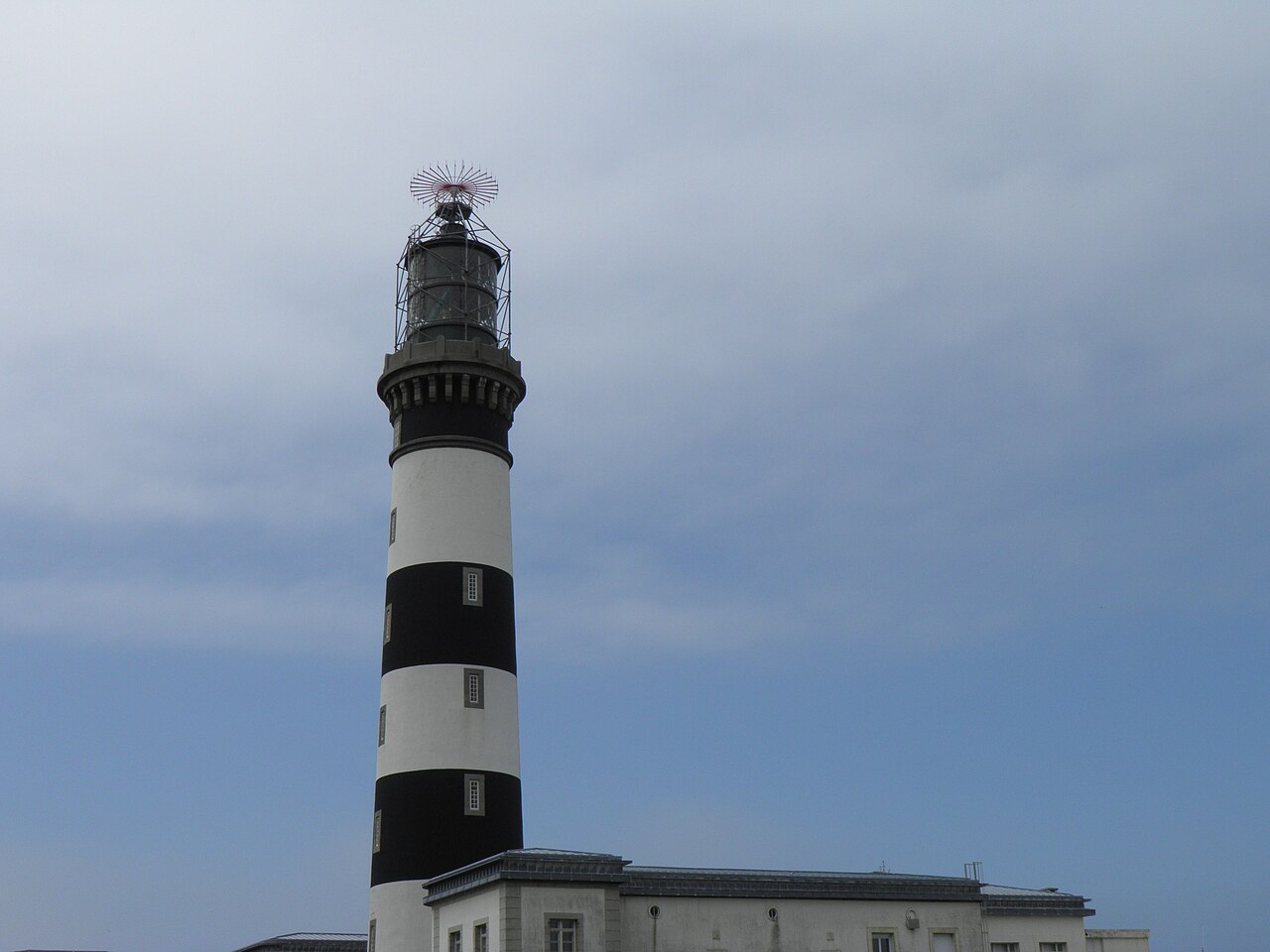 phare du creach bandes noires blanche Phare du Créac’h à Ouessant avec ses bandes noires et blanches