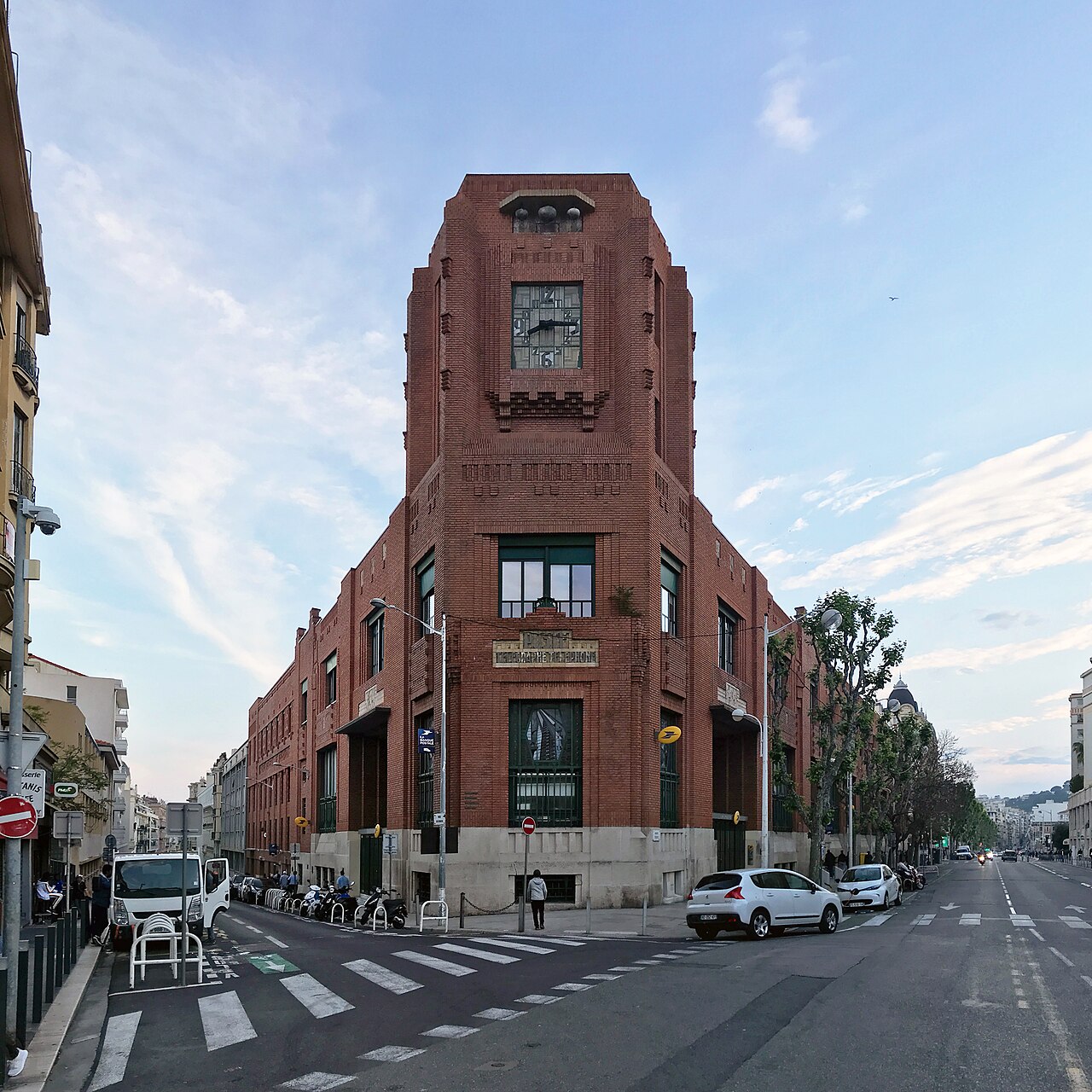 Tour-horloge de la Poste Thiers à Nice Tour-horloge de la Poste Thiers à Nice