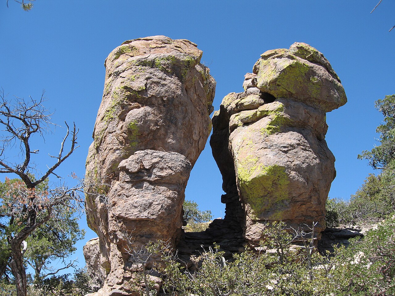 hoodoos massai trail chiricahua Colonnes de tuf rhyolitique soudé du Massai Nature Trail à Chiricahua