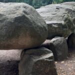 Vue du Hunebed D27, le plus grand dolmen des Pays-Bas, situé à Borger.