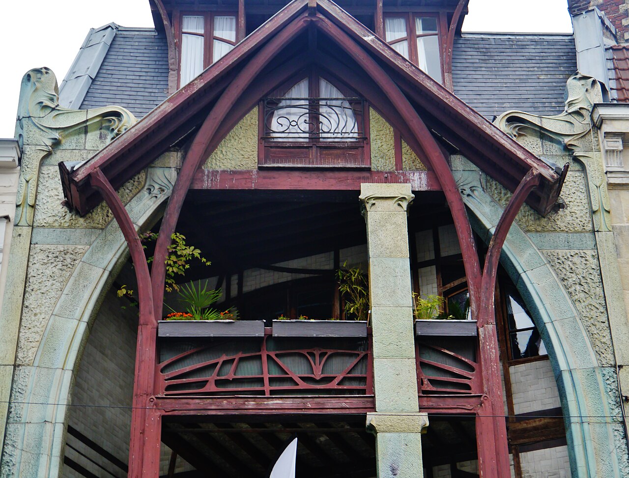 Détails architecturaux de la Maison Coilliot Détails des ornements et encadrements Art nouveau sur la façade de la Maison Coilliot à Lille