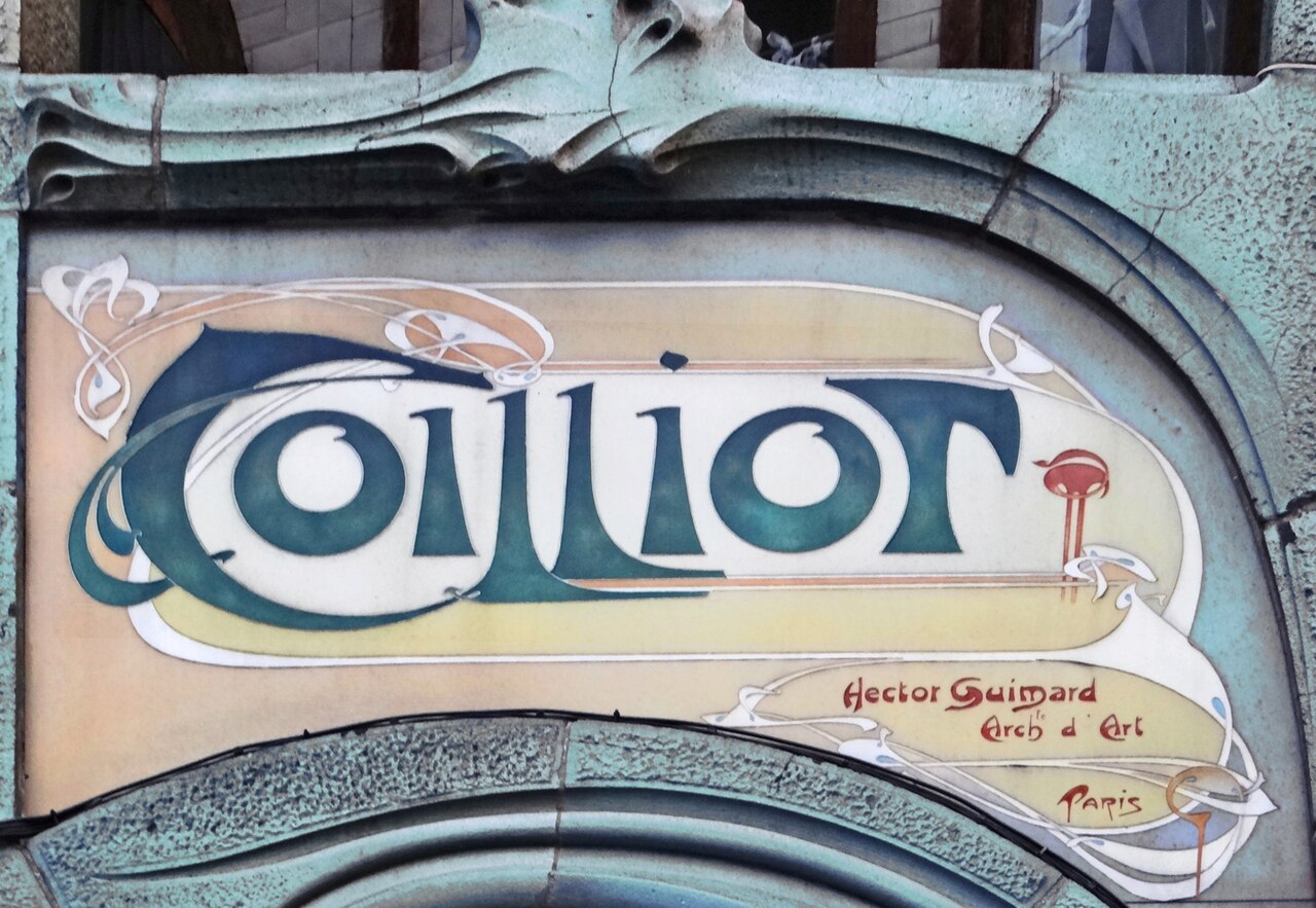 Enseigne en lave émaillée de la Maison Coilliot Enseigne Coilliot et décorations en lave émaillée sur une façade Art nouveau à Lille