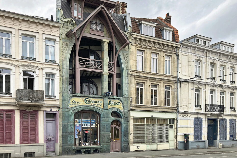 Maison Coilliot à Lille, façade Art nouveau en lave émaillée conçue par Hector Guimard