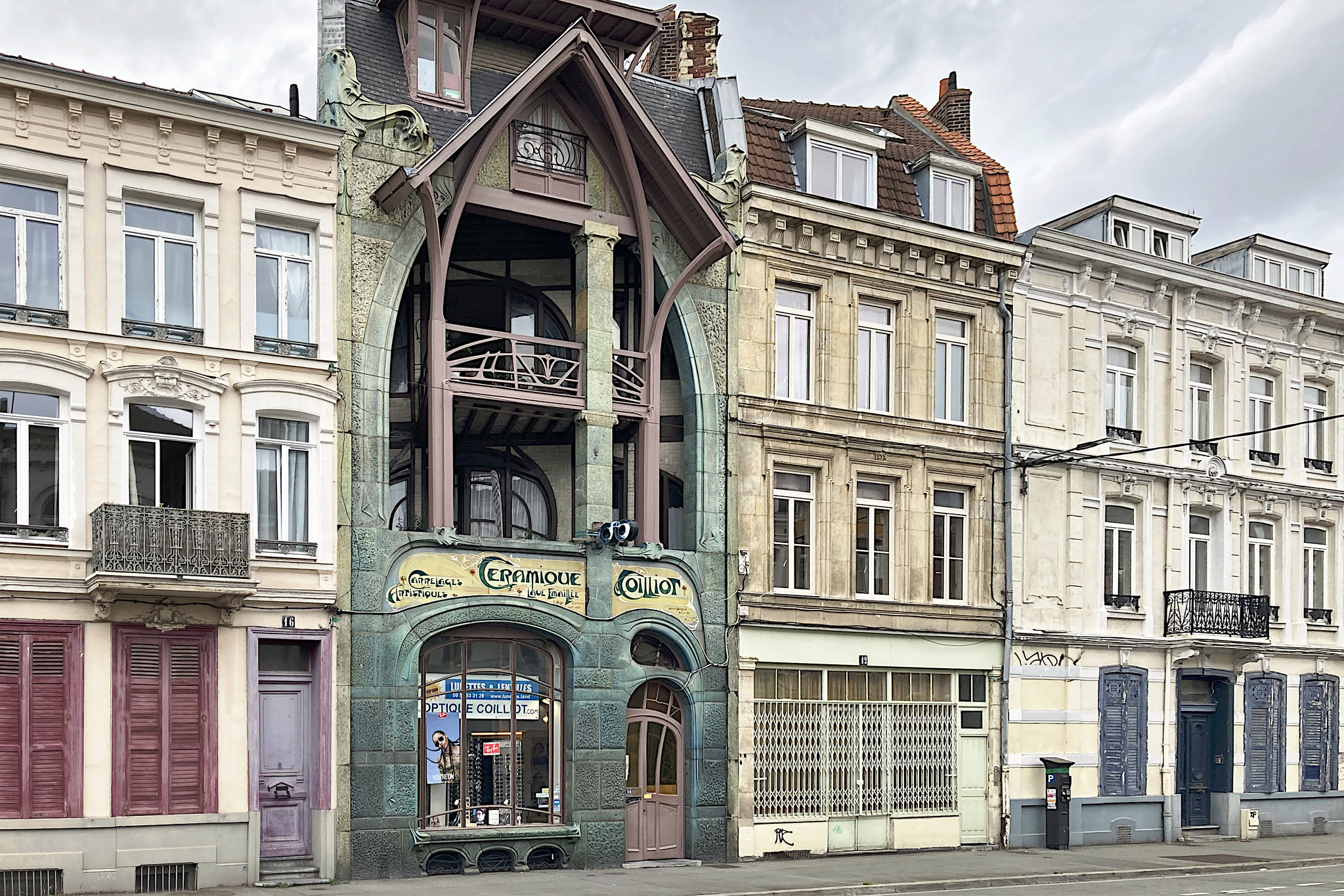 La Maison Coilliot à Lille par Hector Guimard Maison Coilliot à Lille, façade Art nouveau en lave émaillée conçue par Hector Guimard