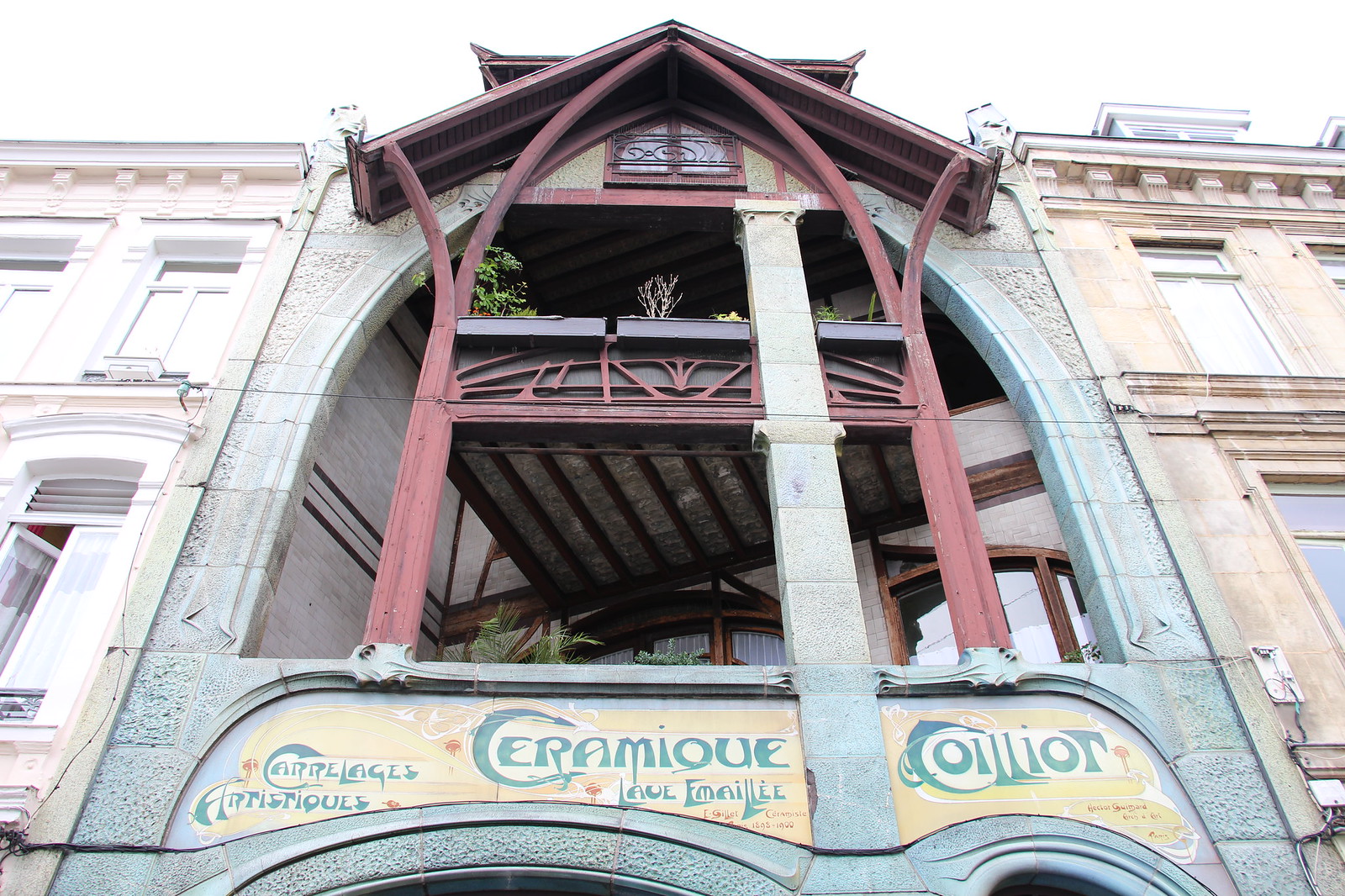 Art nouveau de la Maison Coilliot Inscriptions décoratives et typographie Art nouveau sur la façade de la Maison Coilliot à Lille