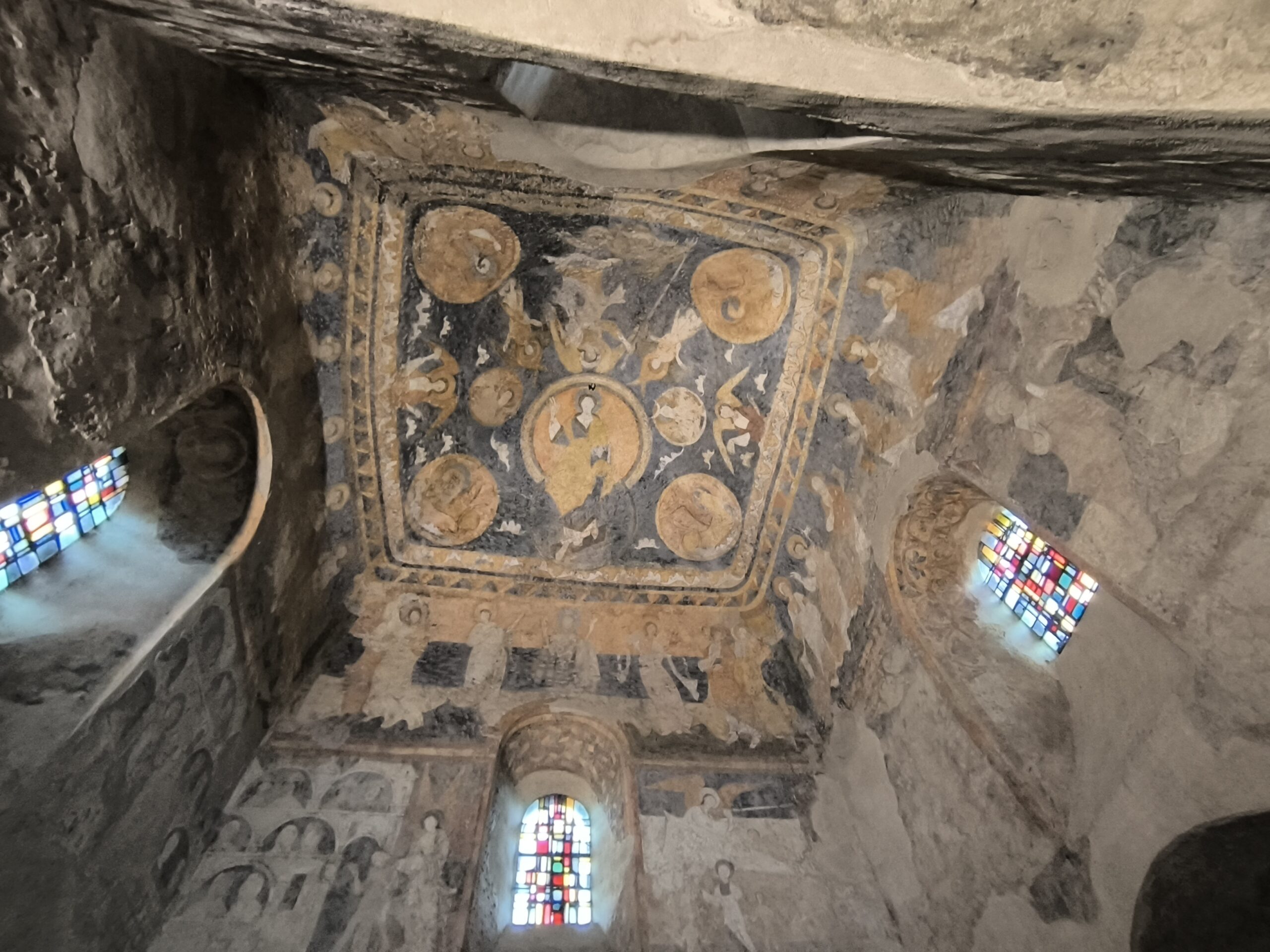 peintures medievales voute saint michel aiguilhe Peintures murales médiévales très altérées de la voûte de la chapelle Saint-Michel d'Aiguilhe