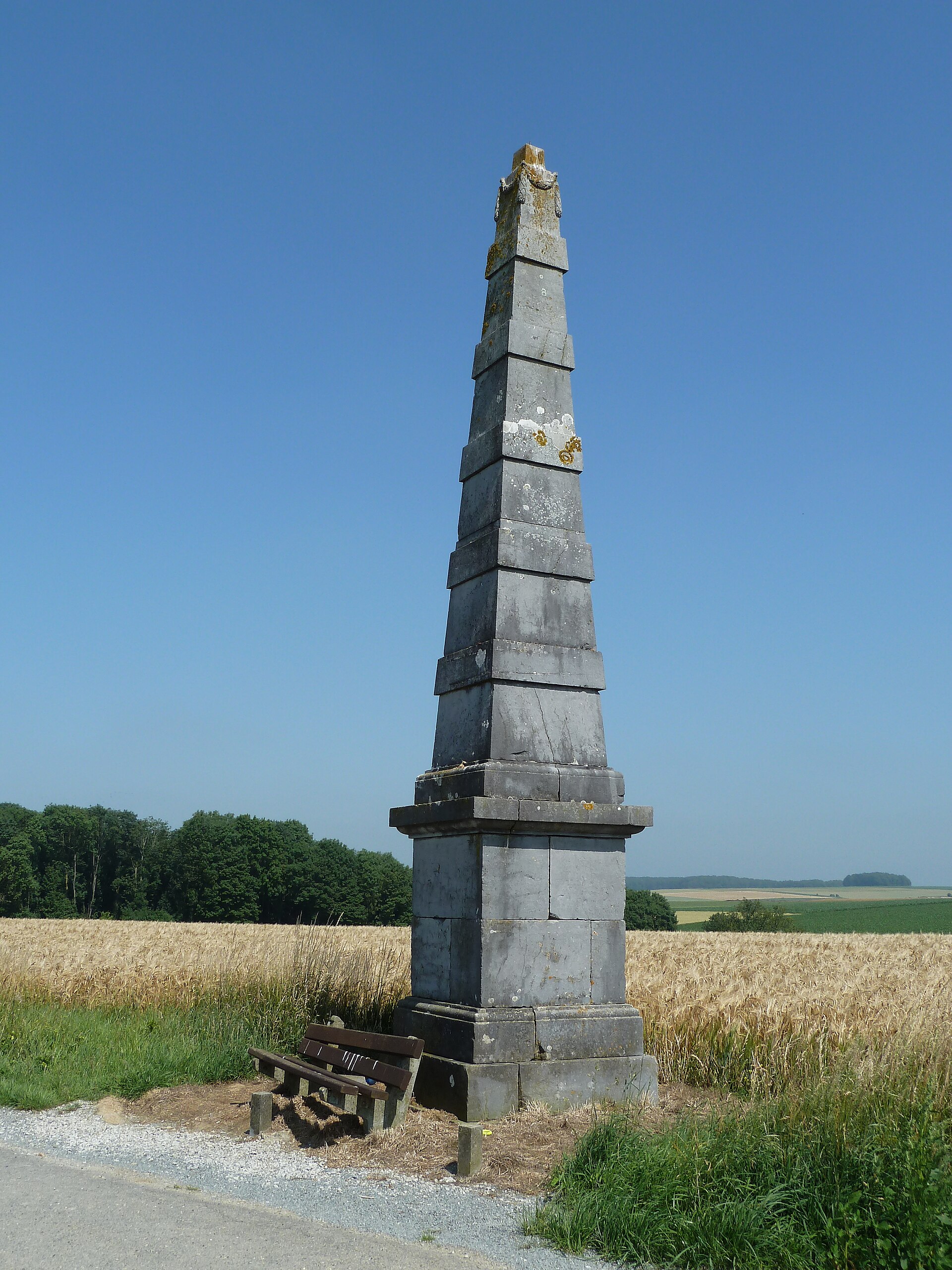 La Pyramide de Verlée dans son paysage La Pyramide de Verlée dans le paysage ouvert du Condroz